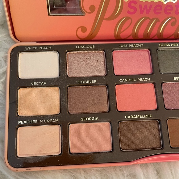 Sweet Peach Eye Shadow Palette - Picture 3 of 6